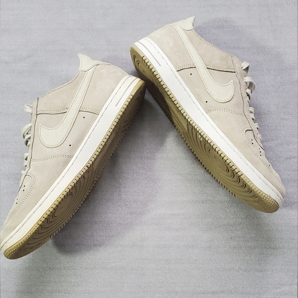Nike Air Force 1 Womens SZ 9.5 Suede Tan Shoes Low Sneakers (Run Big)